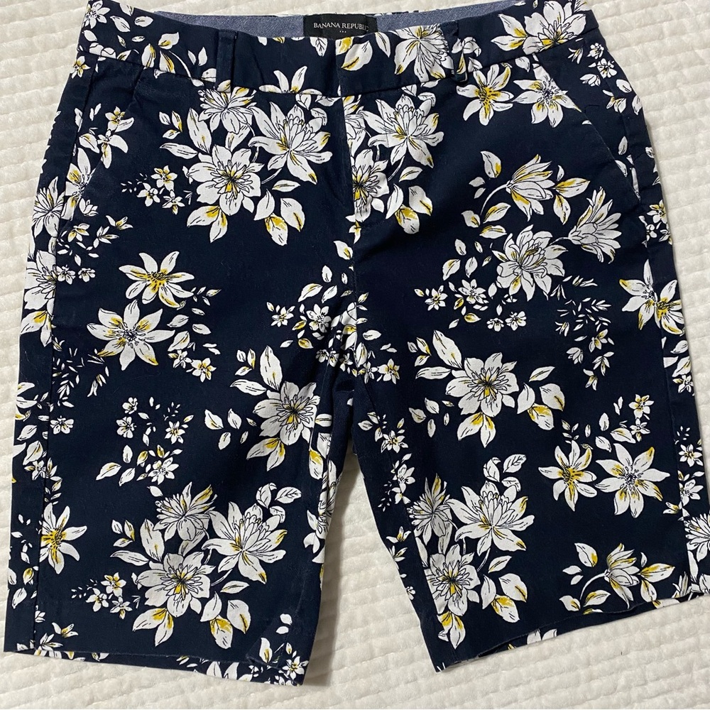 Floral print Banana Republic short